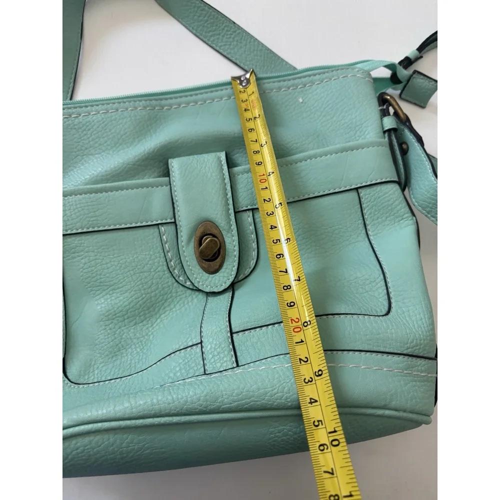 BOC Crossbody Purse Mint Green. Plenty of Compartments